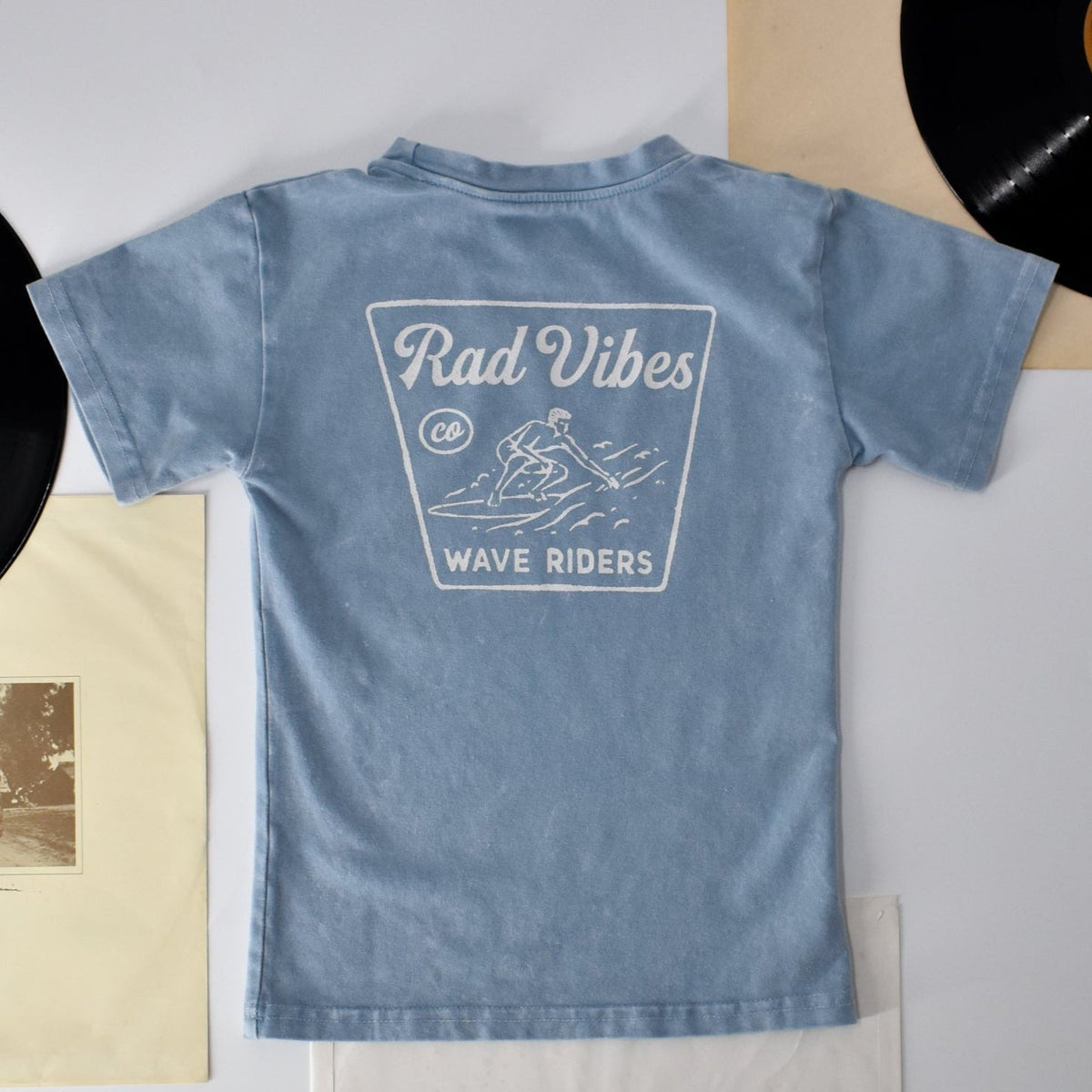 THE MAVERICKS TEE - CLOUD BLUE